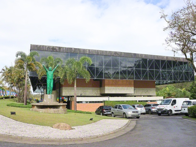 総会の会場となった「ブラジルSGI自然文化センター」。豊かな自然が広がる