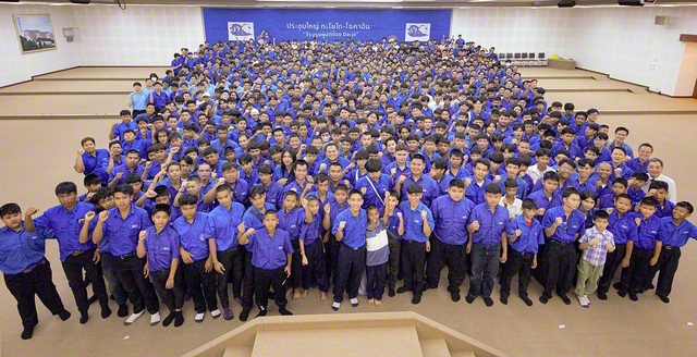 タイ創価学会の宝城を守る創価班・牙城会の友（タイ本部で）