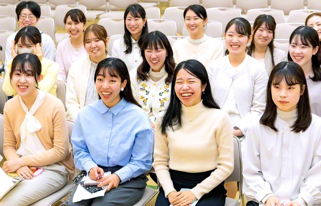 女性部・富士合唱団の入団式（東京・信濃町の創価池田華陽会館で）