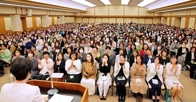 白樺会の首都圏県区委員長会。真心の祈りと行動で希望を広げゆくことを約し合った（金舞会館で）