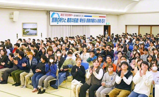 北陸の石川と富山の4会館と、ドイツのベルリン平和会館などを結んで行われた集い。広布の誓願を確認し合った(石川文化会館で)