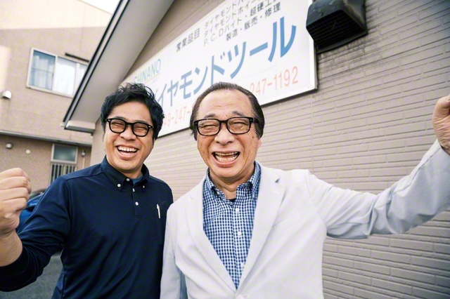 山口さん㊧は父・今朝二さんを「題目の人」という。父は、会社の経営難や母・実千代さんの病の快方を猛然と祈り、越えてきた