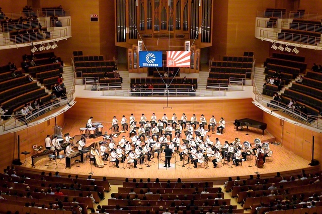 最高峰の「金賞」を獲得した音楽隊の創価グロリア吹奏楽団。平和への思いを込めた熱量あふれる演奏に涙する聴衆も（26日、新潟市内で）