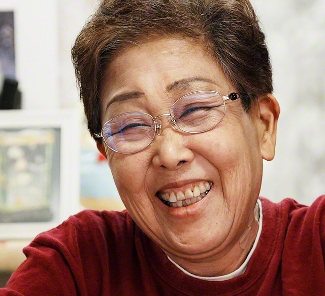 自称「昔はおとなしかった」という中澤さんが、貫禄の笑顔で迎えてくれる。人生に「ありがとう」の花が咲く