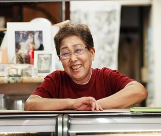 中澤さんが総菜店を構える南国市は、連続テレビ小説「あんぱん」に、ゆかりの舞台。「今年はぎっちり取材が来よったで」と、すっかり取材慣れしておられる