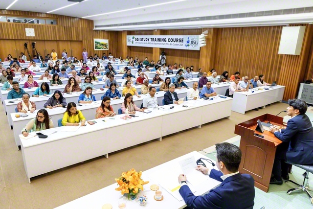行学の二道で希望の前進！――求道の息吹にあふれたインドの教学研修会（8日）