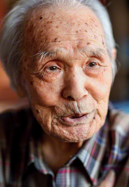 「若かったらね、もう一旗揚げますよ」と浅利義信さんは言った。その目には現役さながらの闘志が宿る