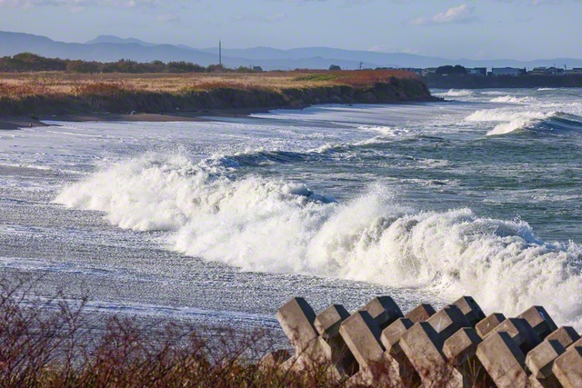 オホーツクの白波（先月12日）。この海に、浅利さんは挑んでいった