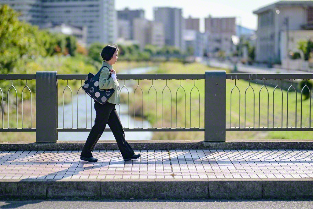 家電量販店で契約社員として勤務する荒木洋子さん（広島県呉市で）