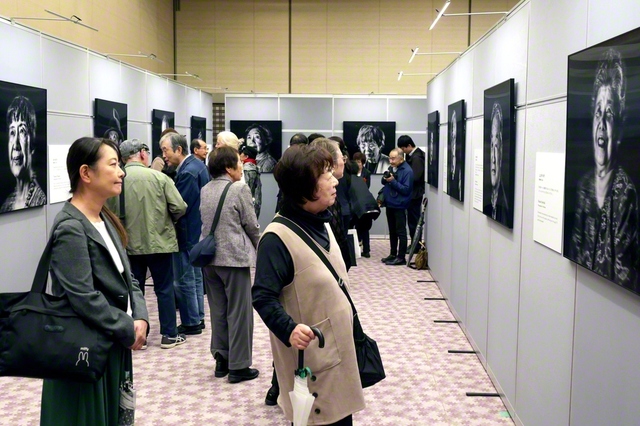 広島市で始まった「被爆者の肖像」展