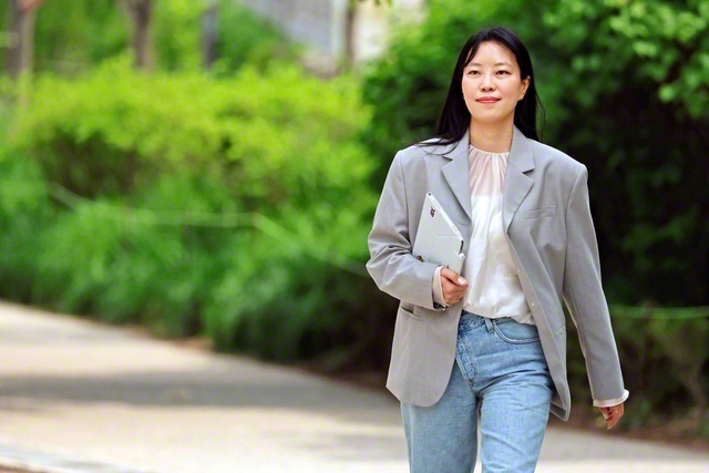 日本のアニメやドラマにも影響を受けてきたというイさん。「『銀河鉄道999』の映像化が夢の一つです」。「暴君のシェフ」「シン社長プロジェクト」など、ドラマの人気作に携わる