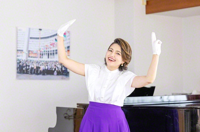 ホワイトハンドコーラス　NIPPON　芸術監督　コロンえりかさん