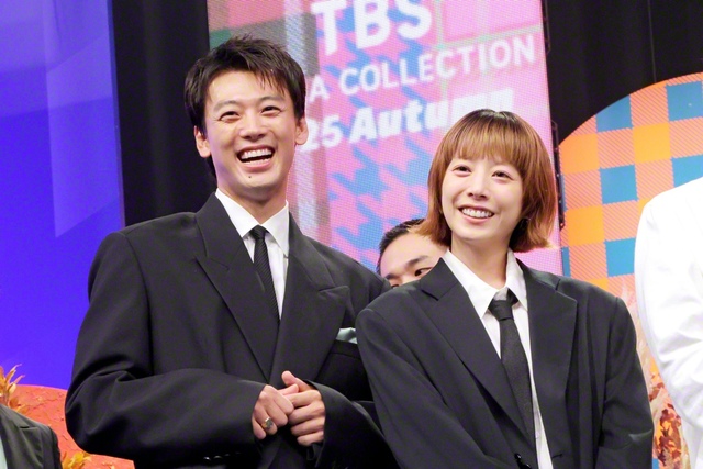 “亭主関白”で完璧主義の海老原勝男役を演じる竹内涼真㊧と献身的で料理上手な山岸鮎美役に扮する夏帆