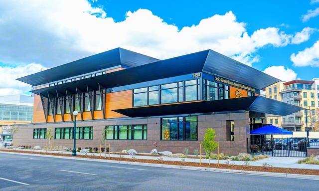 世界広布の電源地・アメリカに誕生した新「デンバー文化会館」