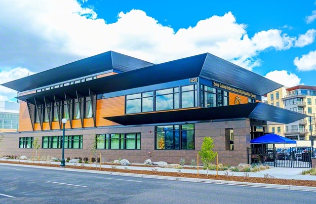 世界広布の電源地・アメリカに誕生した新「デンバー文化会館」