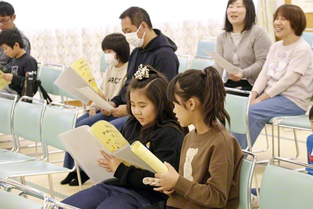 元気いっぱいに池田先生の指針を読み合わせた（同）