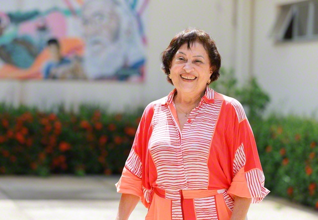 マリア・ルデタナ・アラウジョ　パラー連邦大学で教育学と歴史学の学士号を取得。1998～2006年、パラー州科学技術環境局の環境教育研究部門で初代コーディネーターに就任。環境教育政策の立ち上げと運用に尽力した。2012年、スペイン国立通信教育大学で教育学と教育哲学の博士号を取得