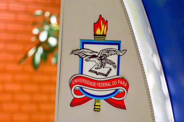 パラー連邦大学の紋章