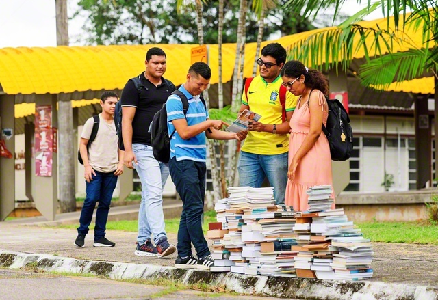 パラー連邦大学では学生や教授が読み終えた書籍を集め、リユース（再使用）している