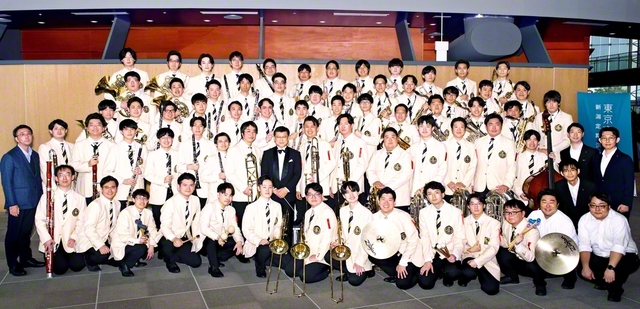 全国大会で平和の旋律を奏でた音楽隊・創価グロリア吹奏楽団の友が朗らかに（10月26日、新潟市内で）
