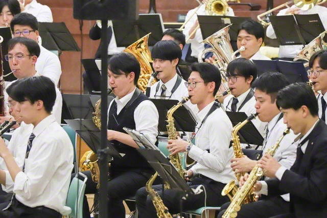 本番直前まで、練習に励む創価グロリア吹奏楽団の友