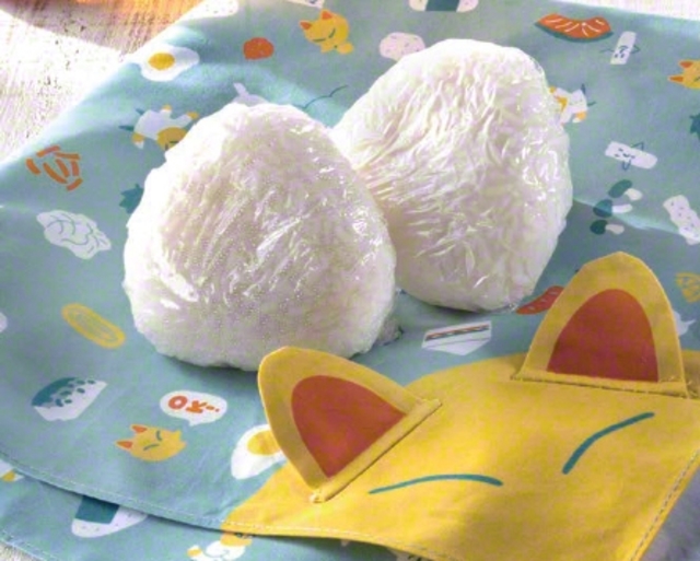 忙しい朝はおにぎり2個で（『昼12時のお弁当研究所』から）