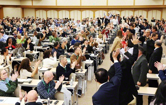 五大州から同志が集い、世界宗教としてのさらなる躍進を誓い合った各国代表者会議（金舞会館で）