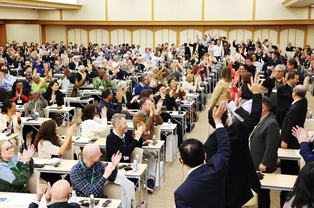 五大州から同志が集い、世界宗教としてのさらなる躍進を誓い合った各国代表者会議（金舞会館で）
