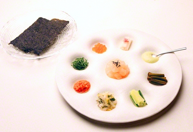 オシャレな器に盛られた韓国料理