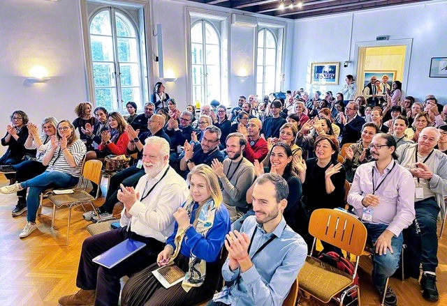 平和と友情の連帯を広げゆくことを誓い合った欧州SGIの友（オーストリア文化センターで）