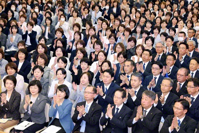 創価の師弟の真髄は弟子が広布を開くこと――誓い光る全国総県長会議（金舞会館で）