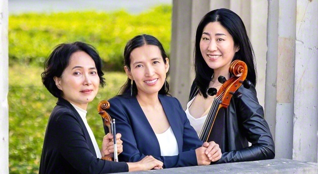 左から、瀬川祥子さん、谷川かつらさん、水谷川優子さん©Stiring　Elmendorf