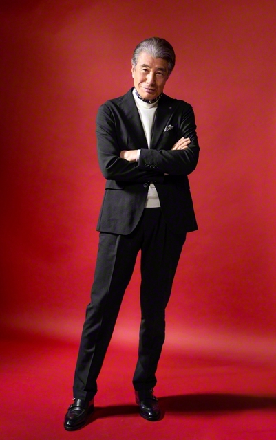 主人公の三浦諒一を演じる舘ひろしさん