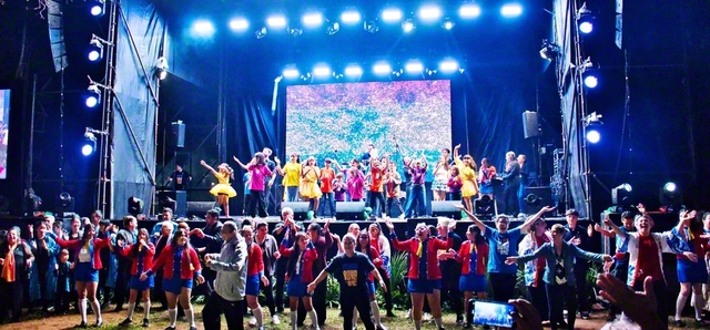 パラグアイ文化会館で開催された創価平和文化祭。躍動感あふれる多数の演目が行われた（10月26日）