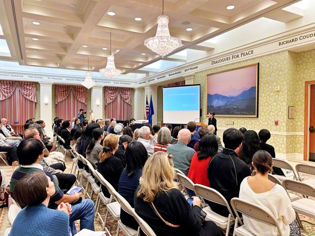 ワイダー博士は講演会で、池田先生との交流の模様を述懐した（4日、アメリカ創価大学で）©Soka　University　of　America