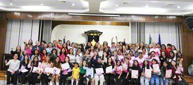 希望みなぎるメキシコ文化会館での集い