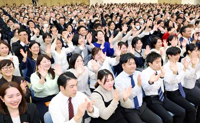 学会創立95周年を祝賀する第9回本部幹部会（16日、巣鴨の東京戸田記念講堂で）