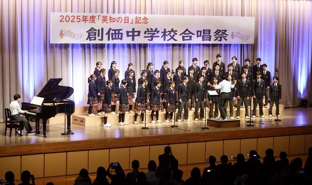 力強い歌声を披露した東京・創価中学校の3年3組