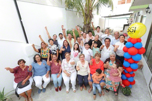 師弟有縁の天地で、団結固く進むコロン地区の友。ベラクルスの草創期を支えたパイオニアメンバーも多い