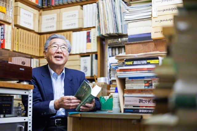「古書の世界の奥深さを思い知るたび、闘争心が燃え上がってくるんです」と秋山さん
