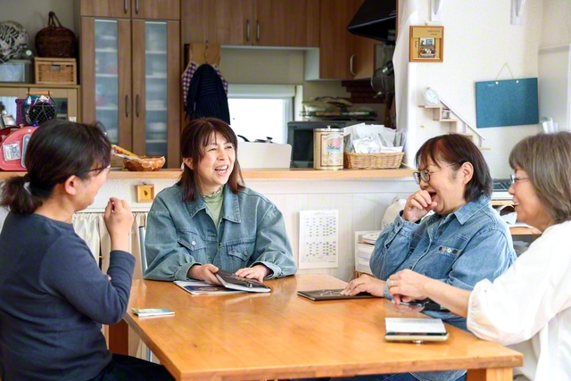 仕事が多忙を極めた時、学会活動から遠ざかったこともあった。それでも同志の輪に戻れたのは「幼い頃から、父母が師弟と信心の大切さを教え続けてくれたから」