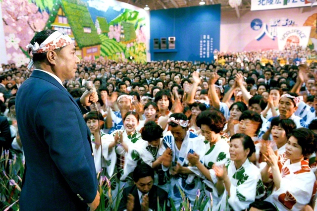 1974年4月28日、池田先生は意義深き「立宗の日」に、石川県産業展示館での北陸広布20周年記念総会に出席。この日を「石川の日」「富山の日」に、と提案した