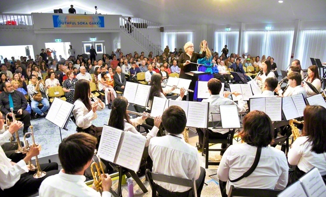 吹奏楽団「ビクトリアス・マーチ」が演奏を披露したコンサート（23日、オークランドのニュージーランド文化会館で）