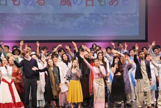 友情を広げた関西留学生音楽祭。司会を務めたミャンマーのモーテッシンさんは「平和な世界を築くために頑張りたい」と（京都市内で）