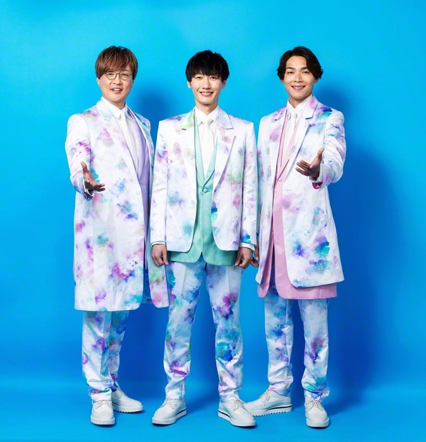 純烈の酒井一圭さん㊧、後上翔太さん㊥、白川裕二郎さん