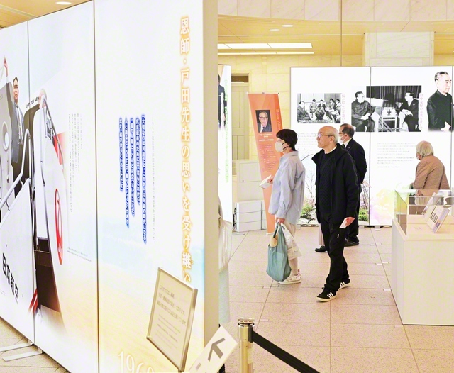 好評開催中の特別展示「平和への王道――池田大作先生の世界交友録」（創価文化センターで）