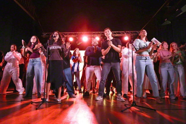 4方面の青年部が、それぞれパフォーマンスを披露。歌やダンス、詩の朗読など、個性あふれる多彩な表現が会場を沸かせた（同）