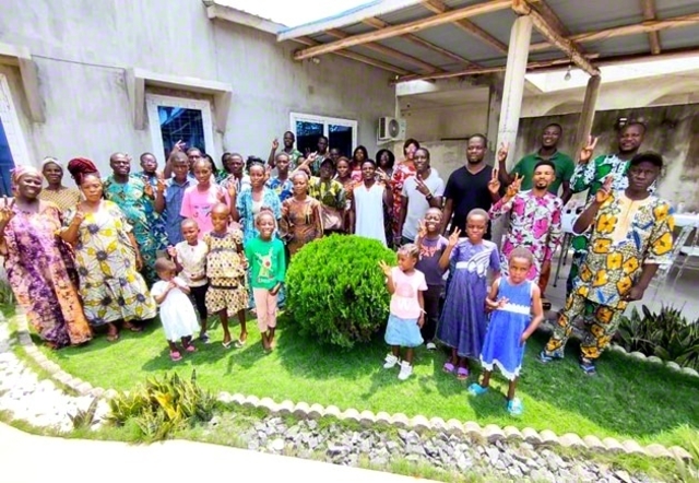 西アフリカのベナンの同志が、学ぶ喜びにあふれて（10月）