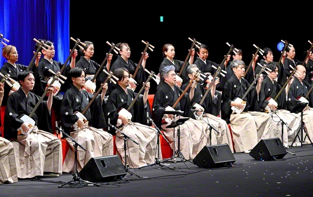 民音公演「小山貢　津軽三味線合奏団　強く深く響く心の音」（なかのZERO大ホールで）