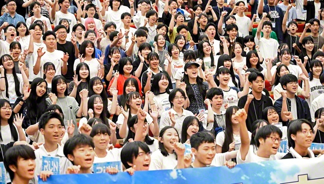 8月に創価大学で行われた全国未来部夏季研修会。鳳雛たちが勝利の青春を送ることを誓い合った